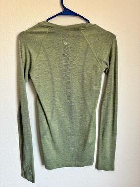 Lululemon Swiftly Tech Long Sleeve Shirt Size 4